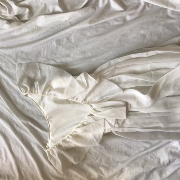 SOLD Dreamy 1970’s white dress with an open back - Picture 7 of 9